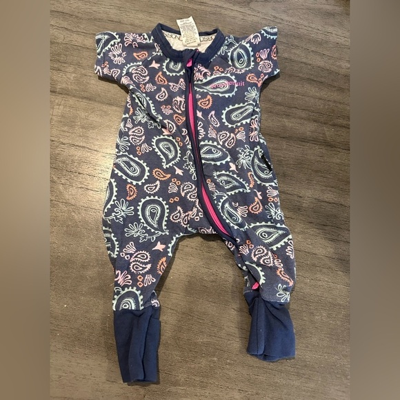 NB Bonds Wondersuit sleeper - Picture 1 of 3